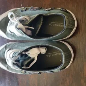 Roebuck Tennis shoes